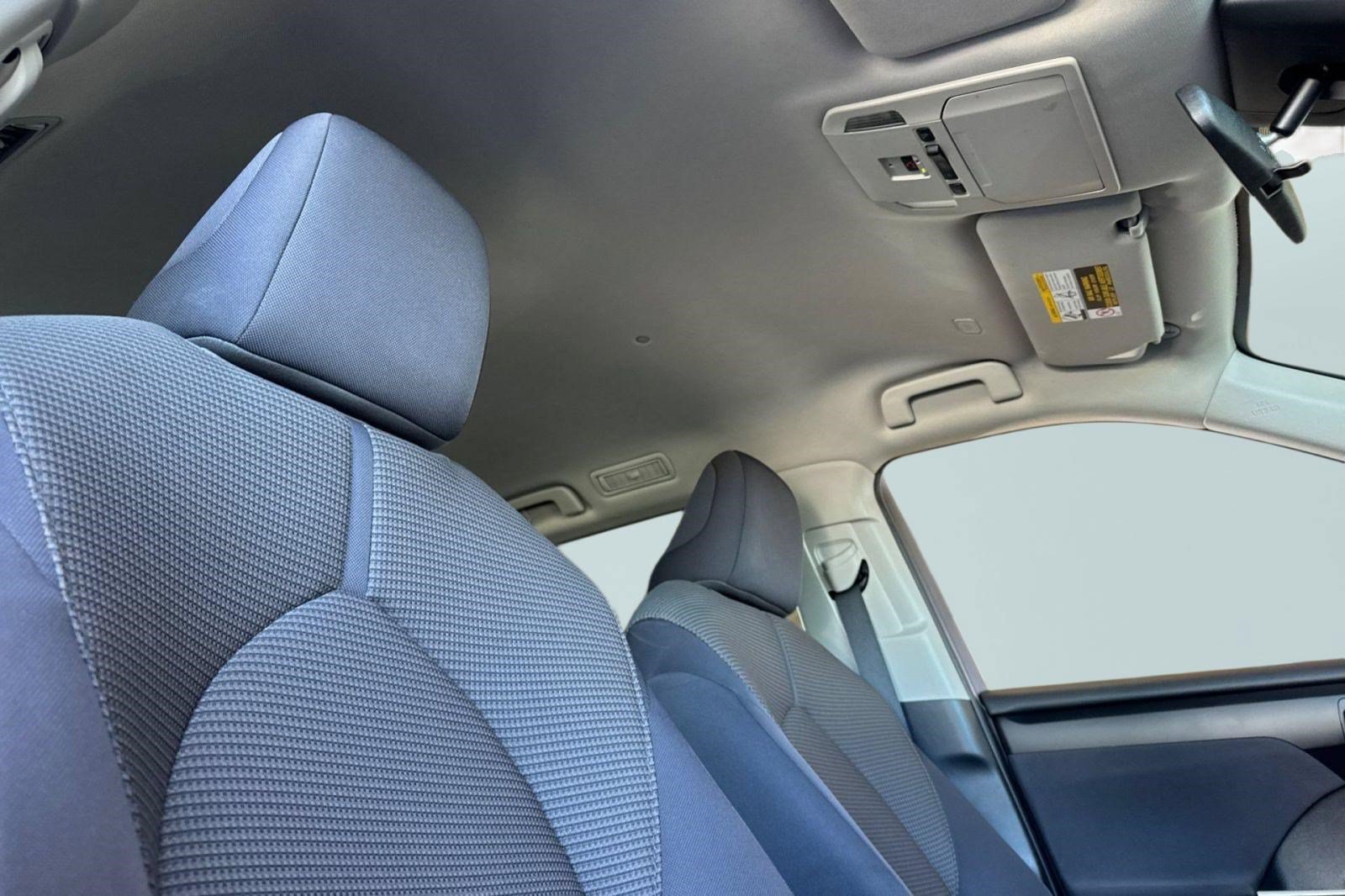 Used 2025 Toyota Highlander LE FWD image 25