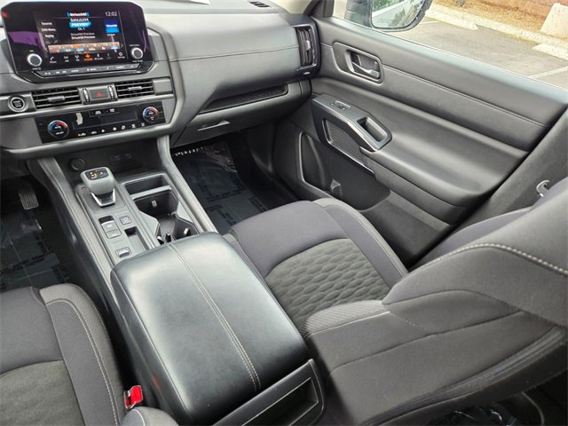 Used 2023 Nissan Pathfinder S image 17