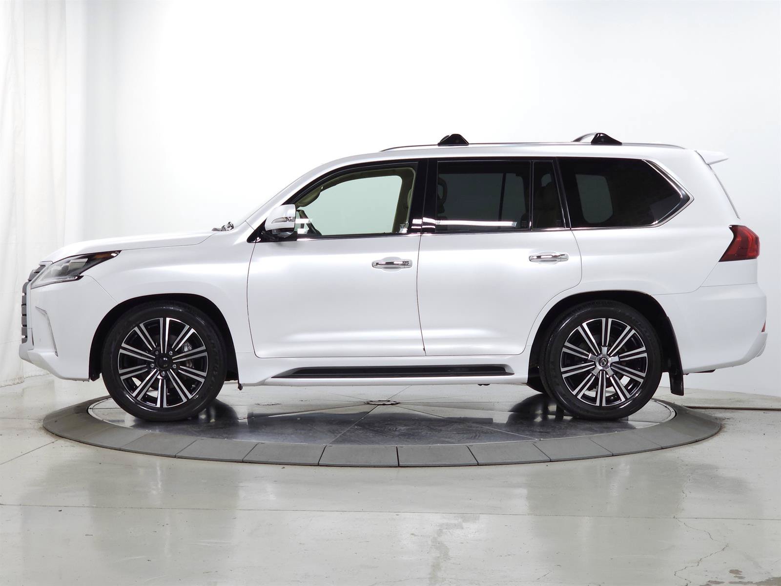 Certified 2021 Lexus LX 570 4WD w/ Luxury Package image 5