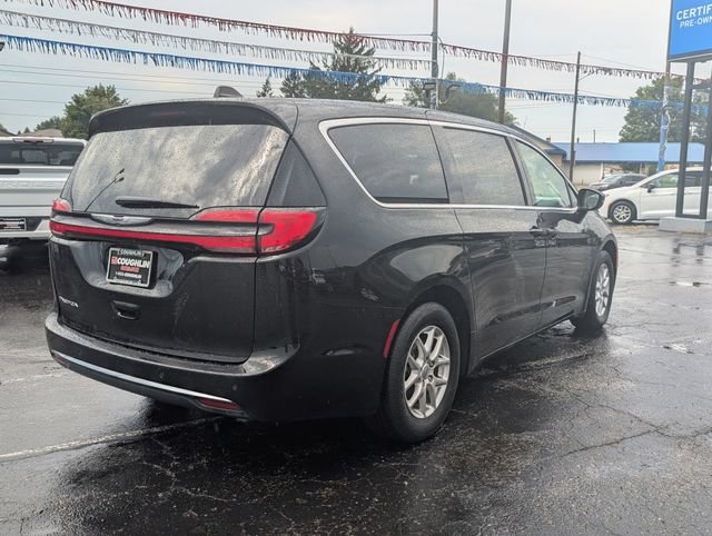 Used 2025 Chrysler Pacifica Select FWD image 7