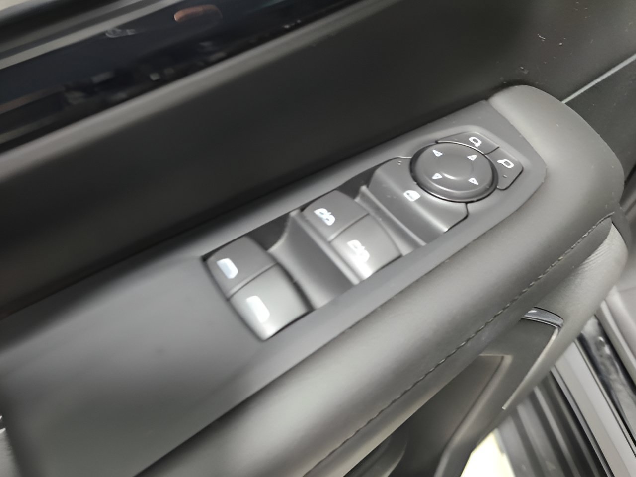 Used 2026 Chevrolet Suburban LS AWD/4WD image 21