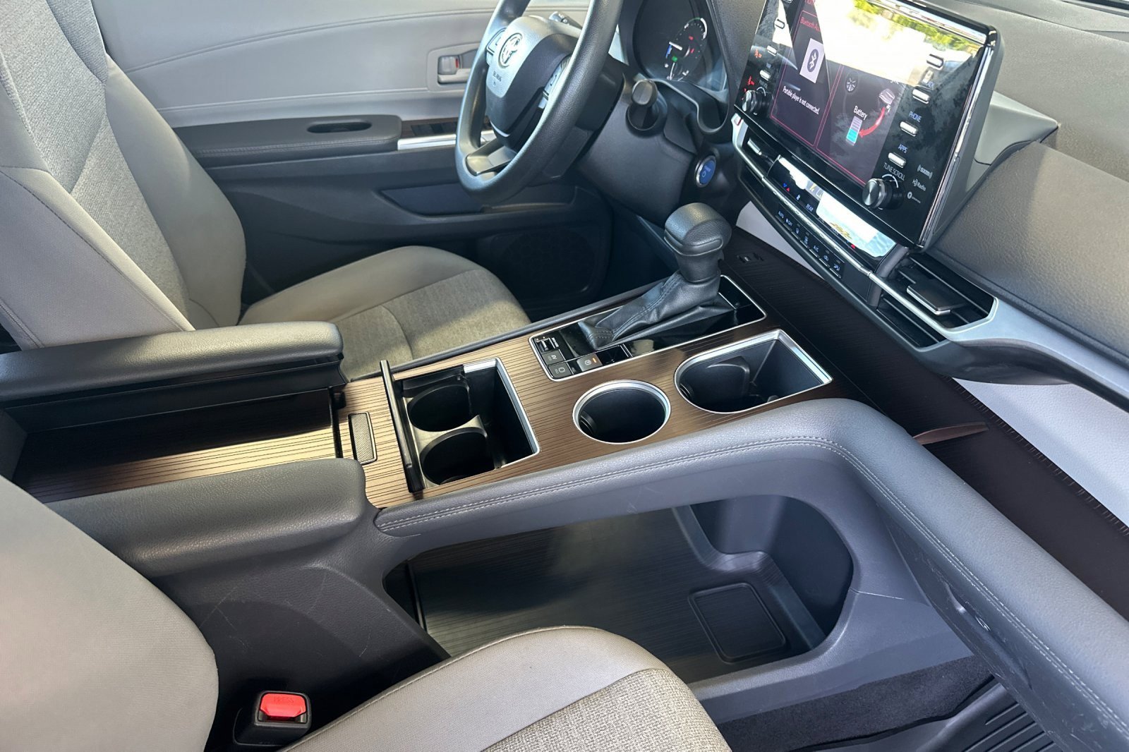 Certified 2024 Toyota Sienna LE FWD image 16
