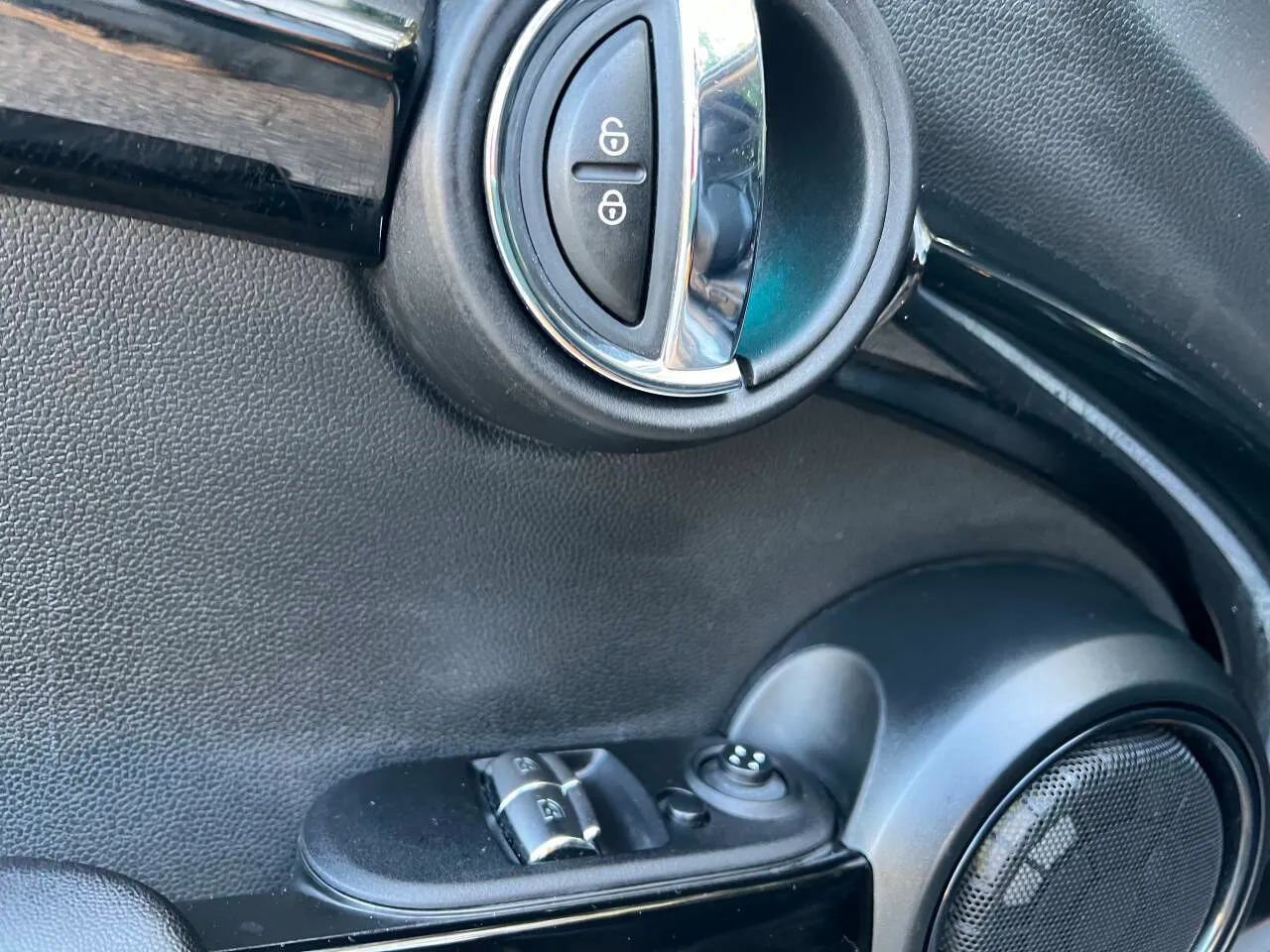 Used 2018 MINI Cooper S image 37