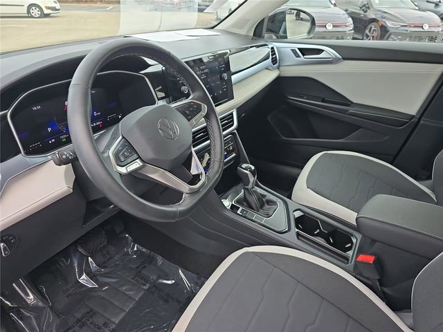 Used 2025 Volkswagen Taos SE image 17
