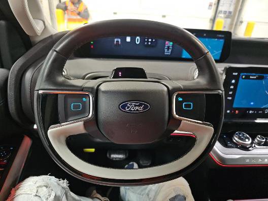 Certified 2025 Ford Expedition Platinum w/ Driver's Package AWD/4WD image 13