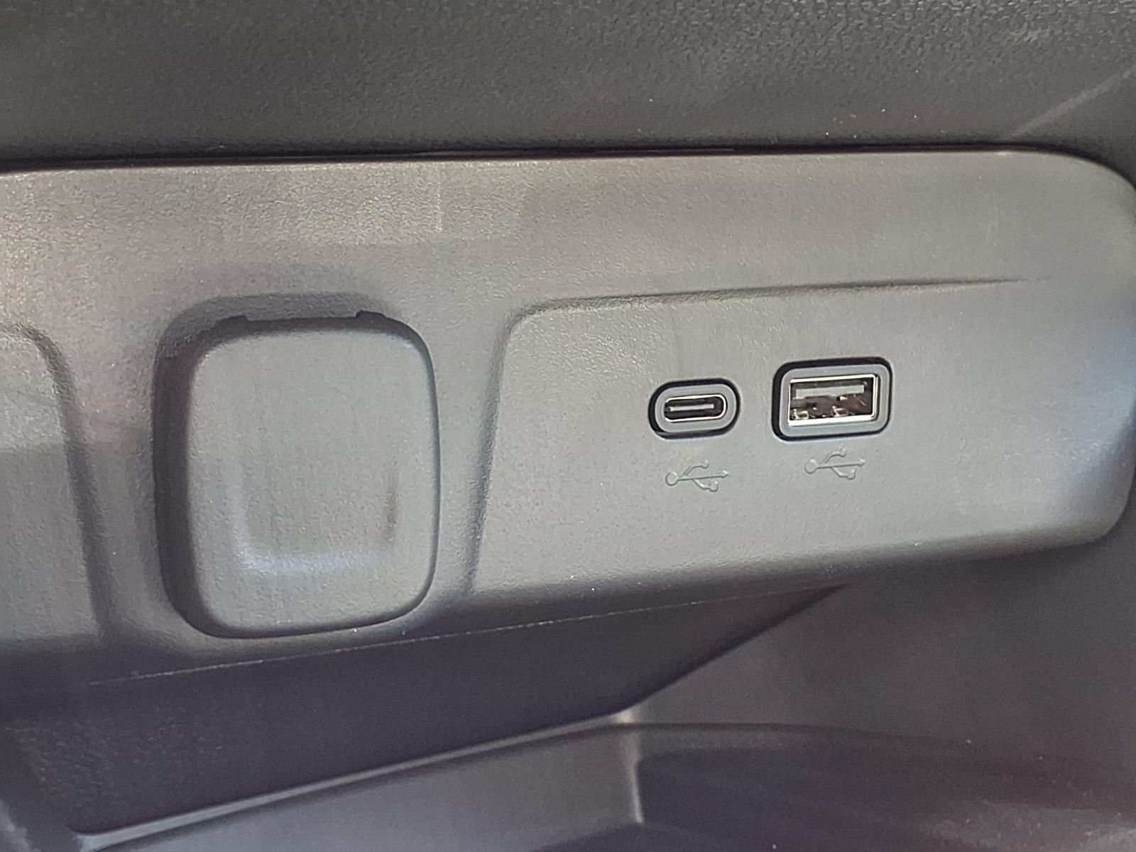 New 2026 Chevrolet Trax RS w/ Sunroof Package FWD image 21