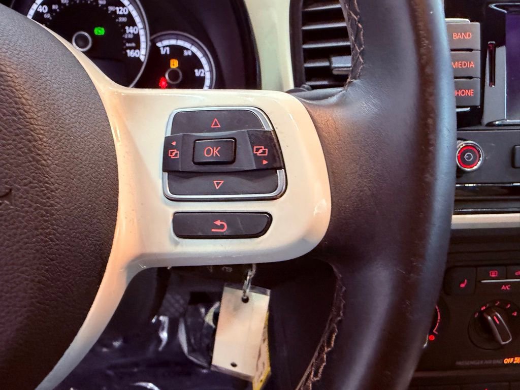 Used 2015 Volkswagen Beetle 1.8T Classic image 16