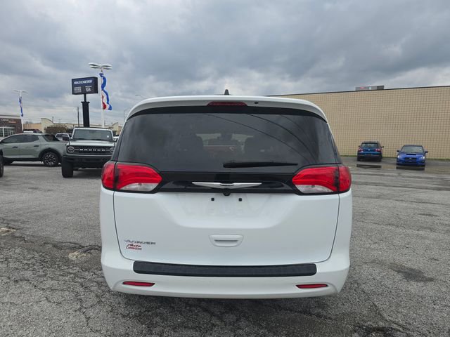 Used 2024 Chrysler Voyager LX image 6
