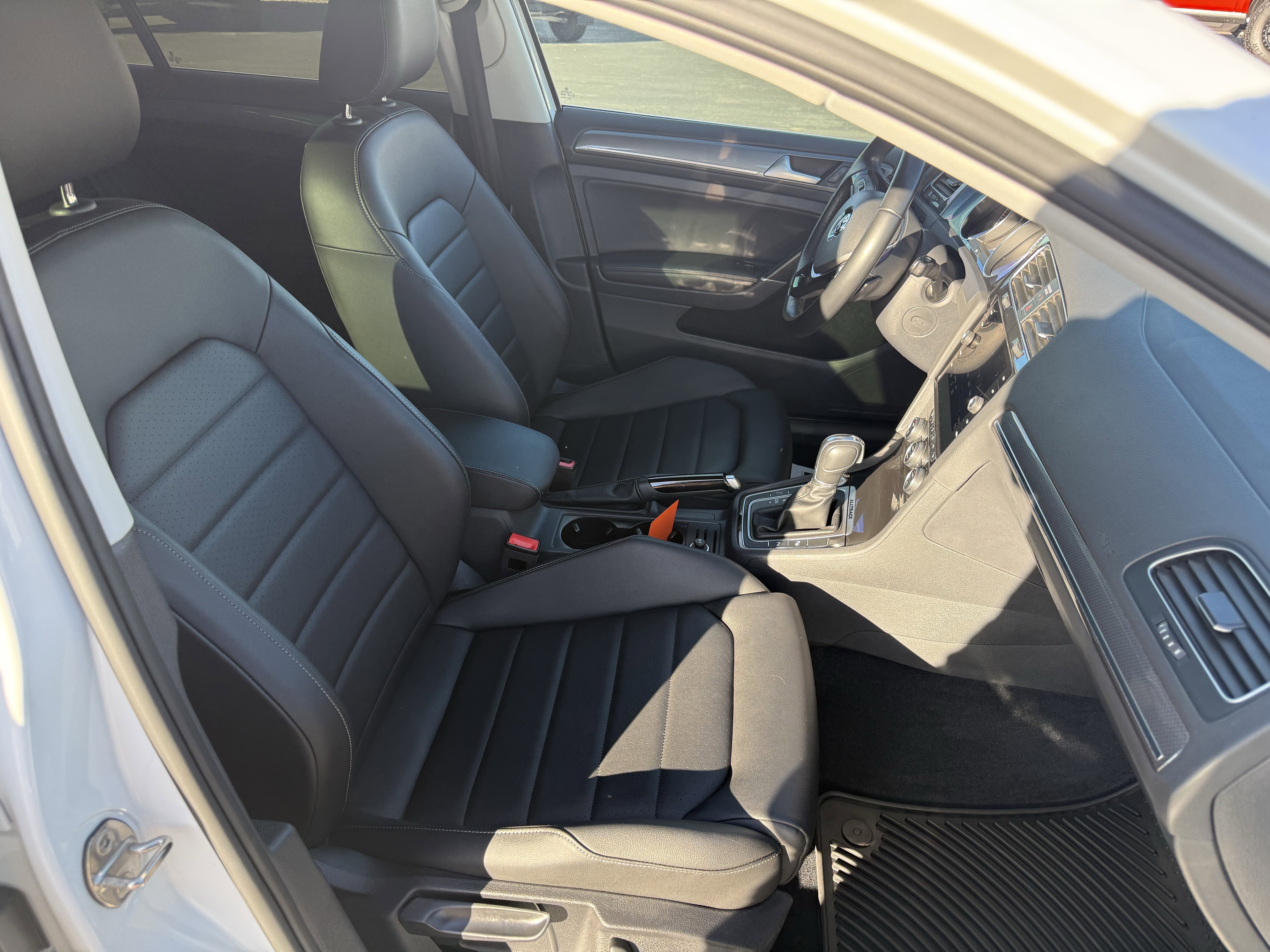 Used 2018 Volkswagen Golf Alltrack SEL image 9