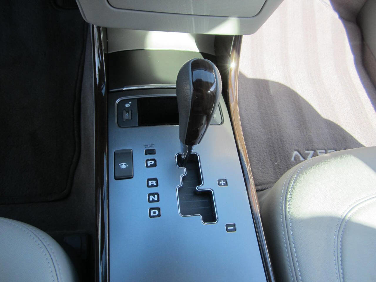 Used 2011 Hyundai Azera Limited image 26