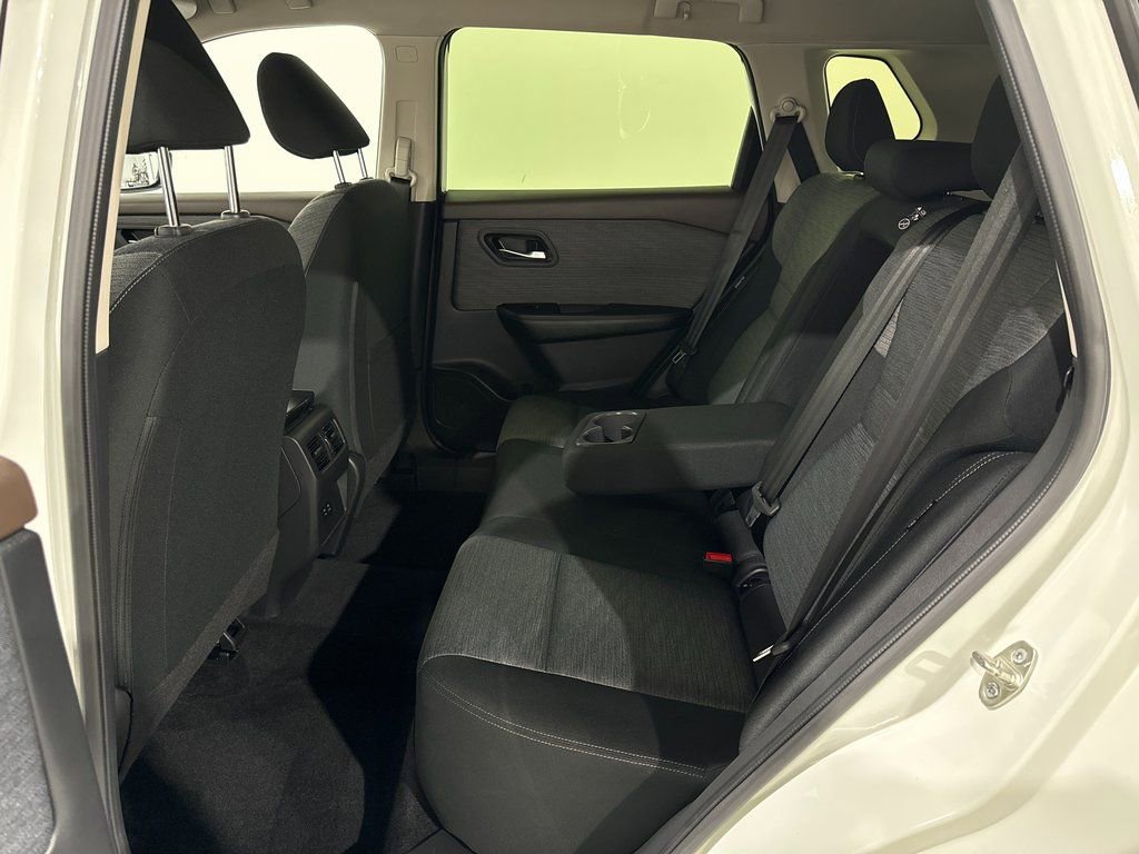 Used 2023 Nissan Rogue SV image 21