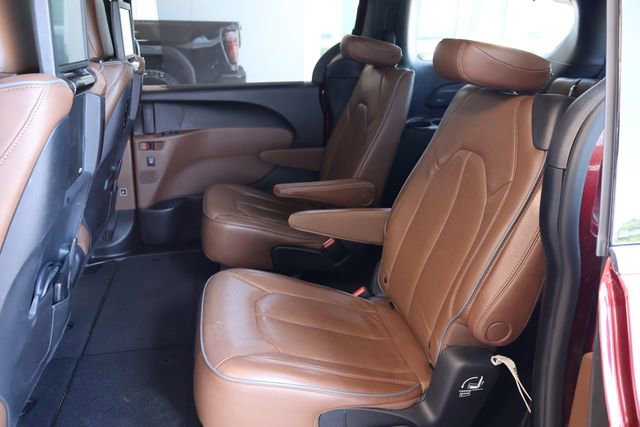 Used 2017 Chrysler Pacifica Limited image 17