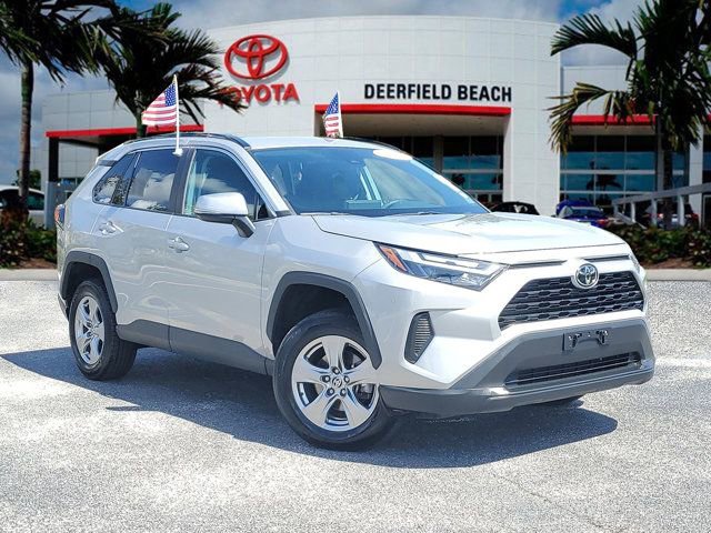 Used 2023 Toyota RAV4 XLE image 1