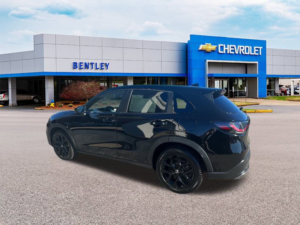 Used 2023 Honda HR-V Sport image 3