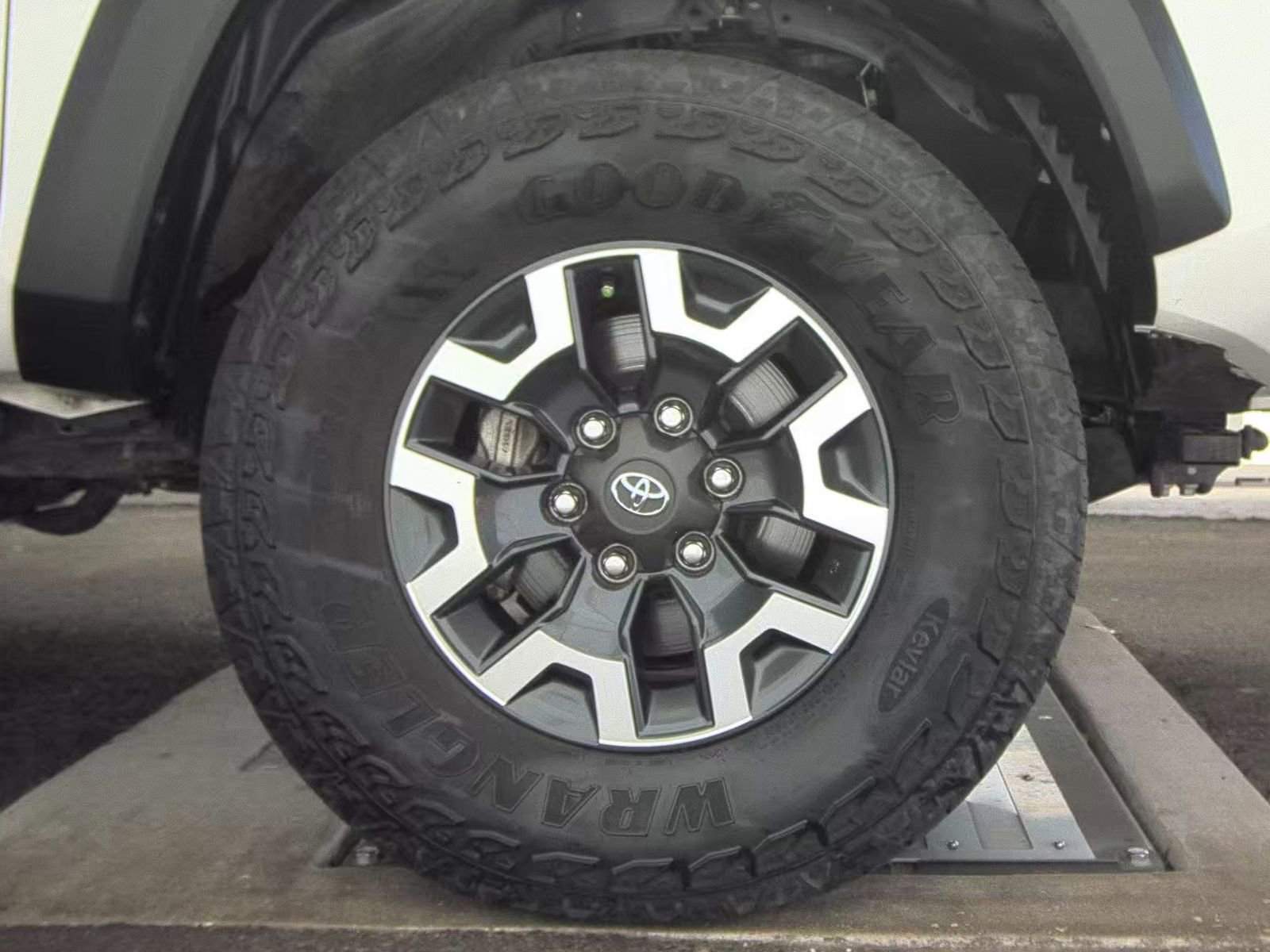 Used 2023 Toyota Tacoma TRD Off-Road w/ TRD Premium Off Road Package image 11