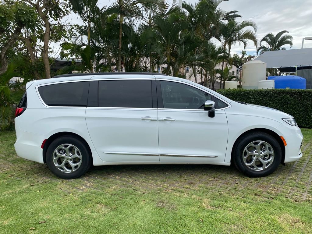 Used 2023 Chrysler Pacifica Limited image 26