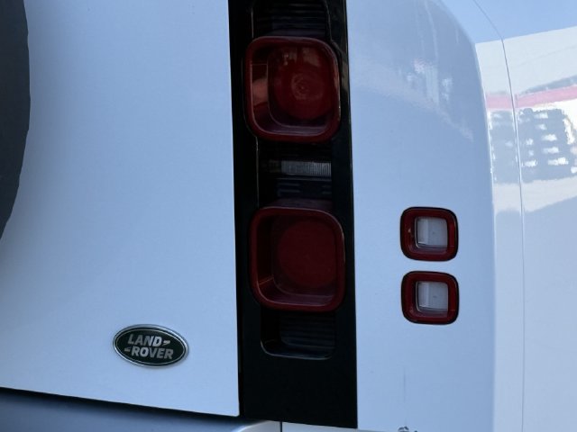 Used 2023 Land Rover Defender 130 SE AWD/4WD image 7