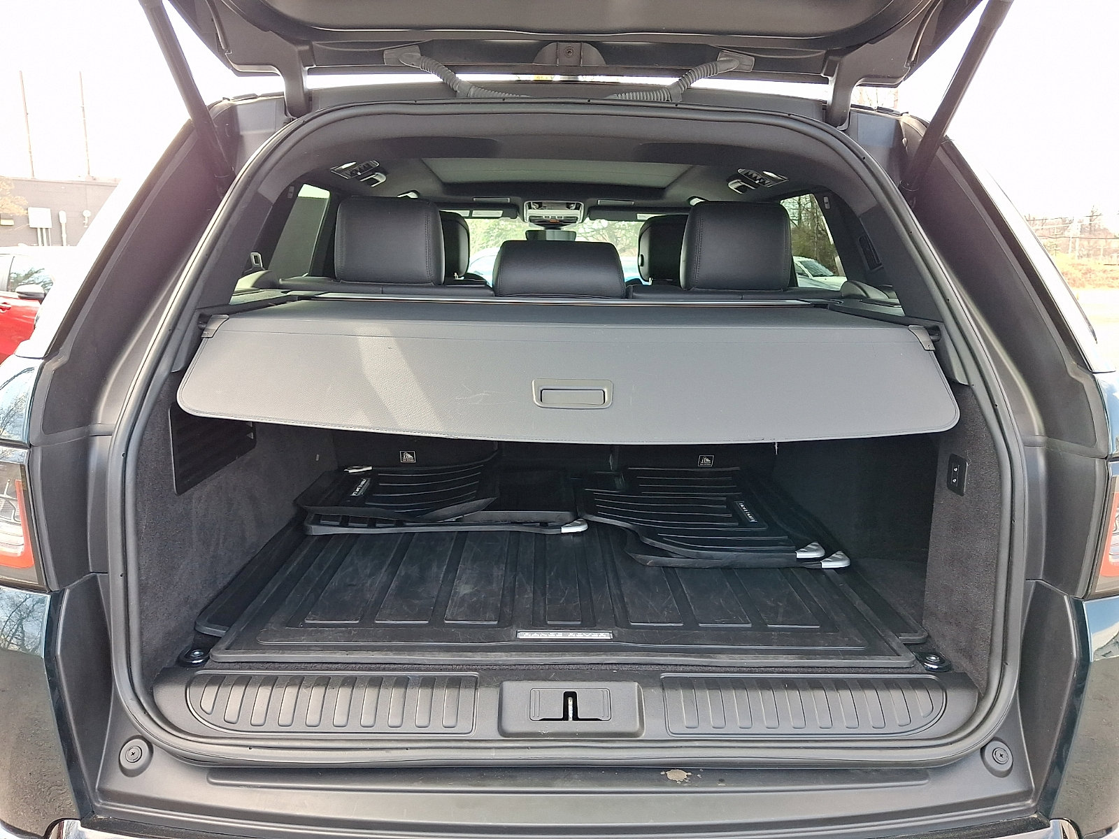 Used 2020 Land Rover Range Rover Sport HST image 27