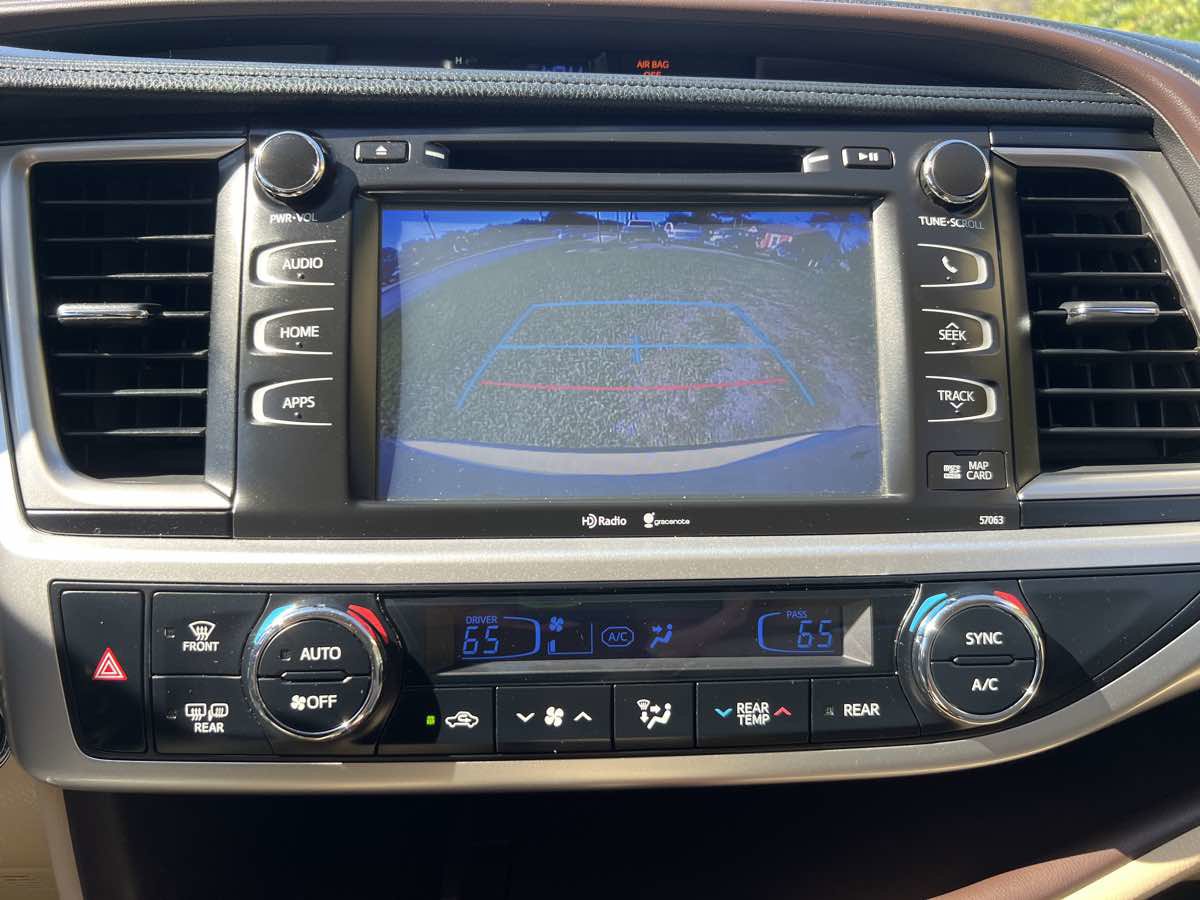 Used 2015 Toyota Highlander XLE image 5