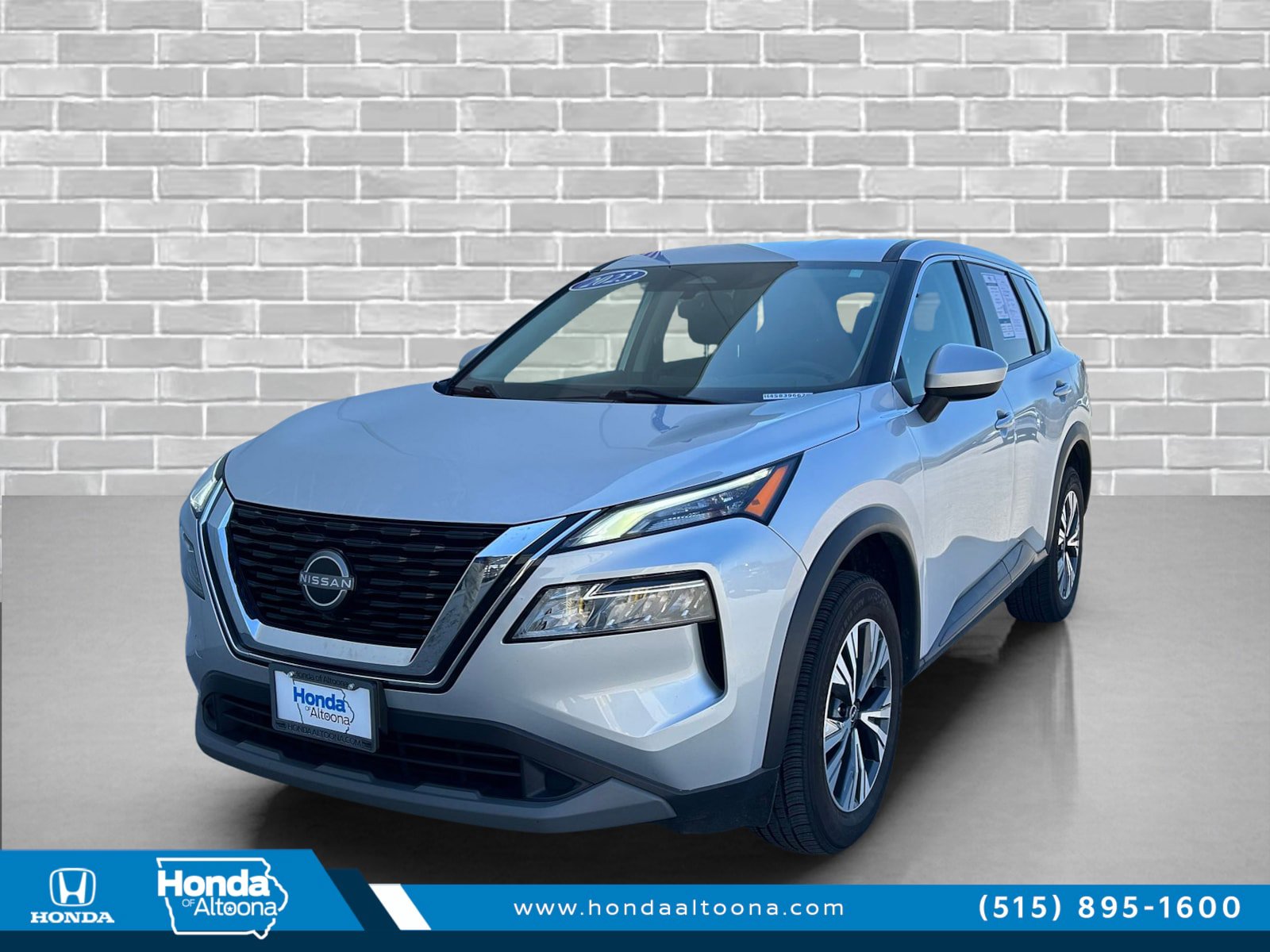 Used 2023 Nissan Rogue SV image 1