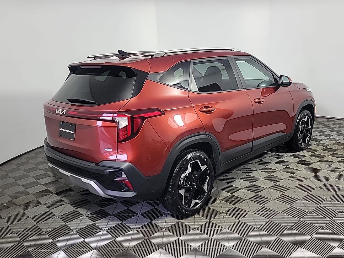 Used 2025 Kia Seltos S image 4