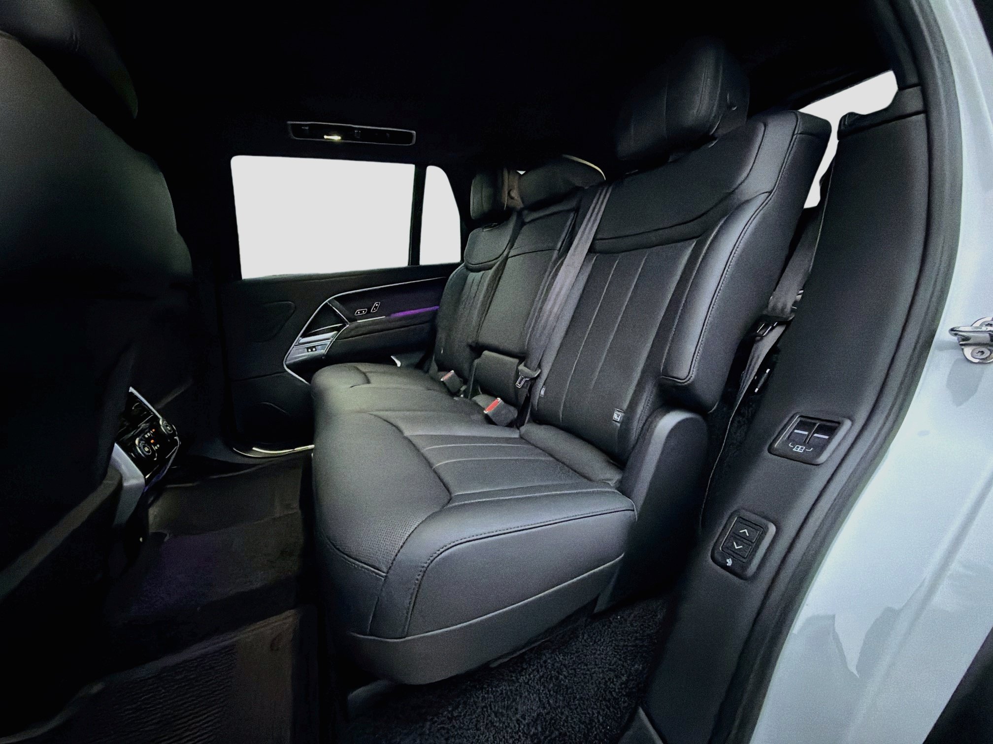 New 2027 Land Rover Range Rover Long Wheelbase SE AWD/4WD image 21