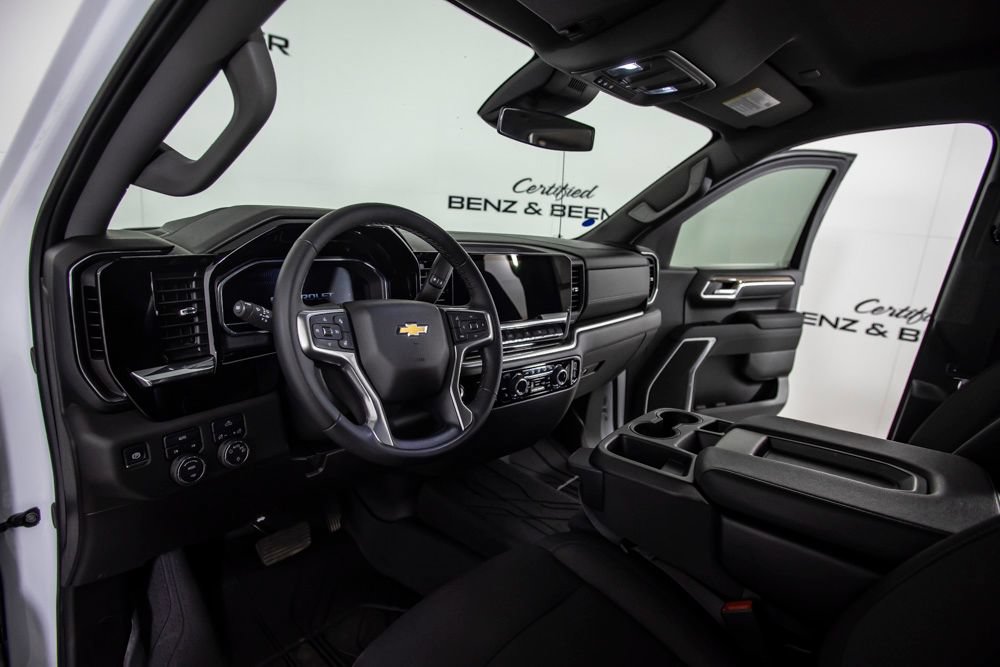 Used 2025 Chevrolet Silverado 1500 LT AWD/4WD image 16