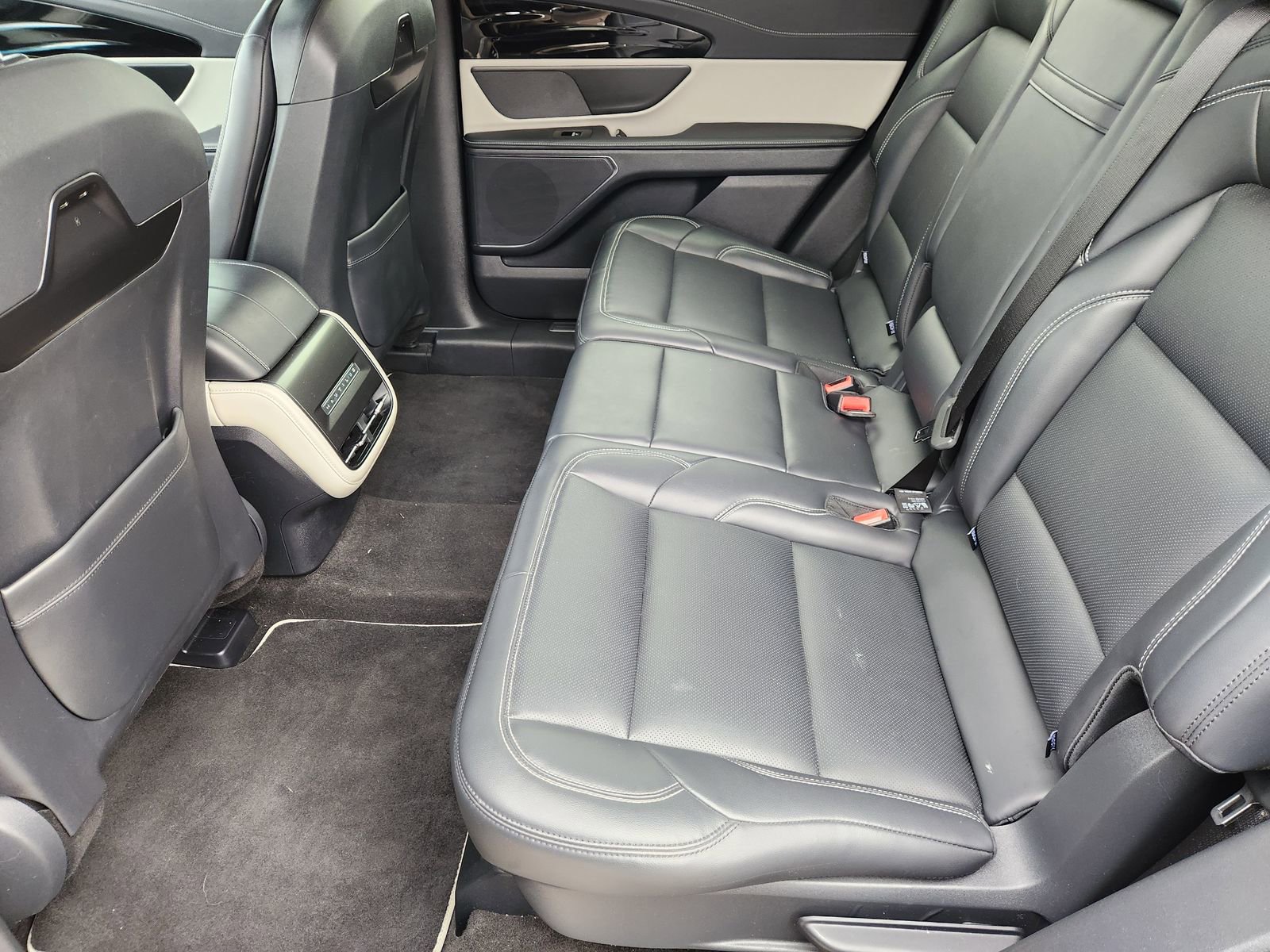 Used 2024 Lincoln Nautilus Premier image 33