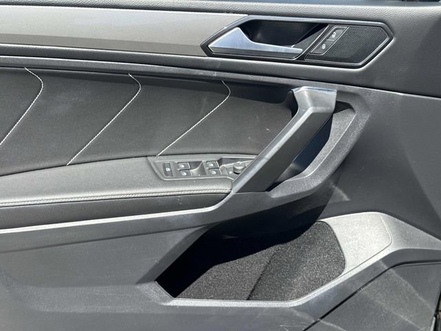 Used 2023 Volkswagen Tiguan SE w/ Panoramic Sunroof Package FWD image 18