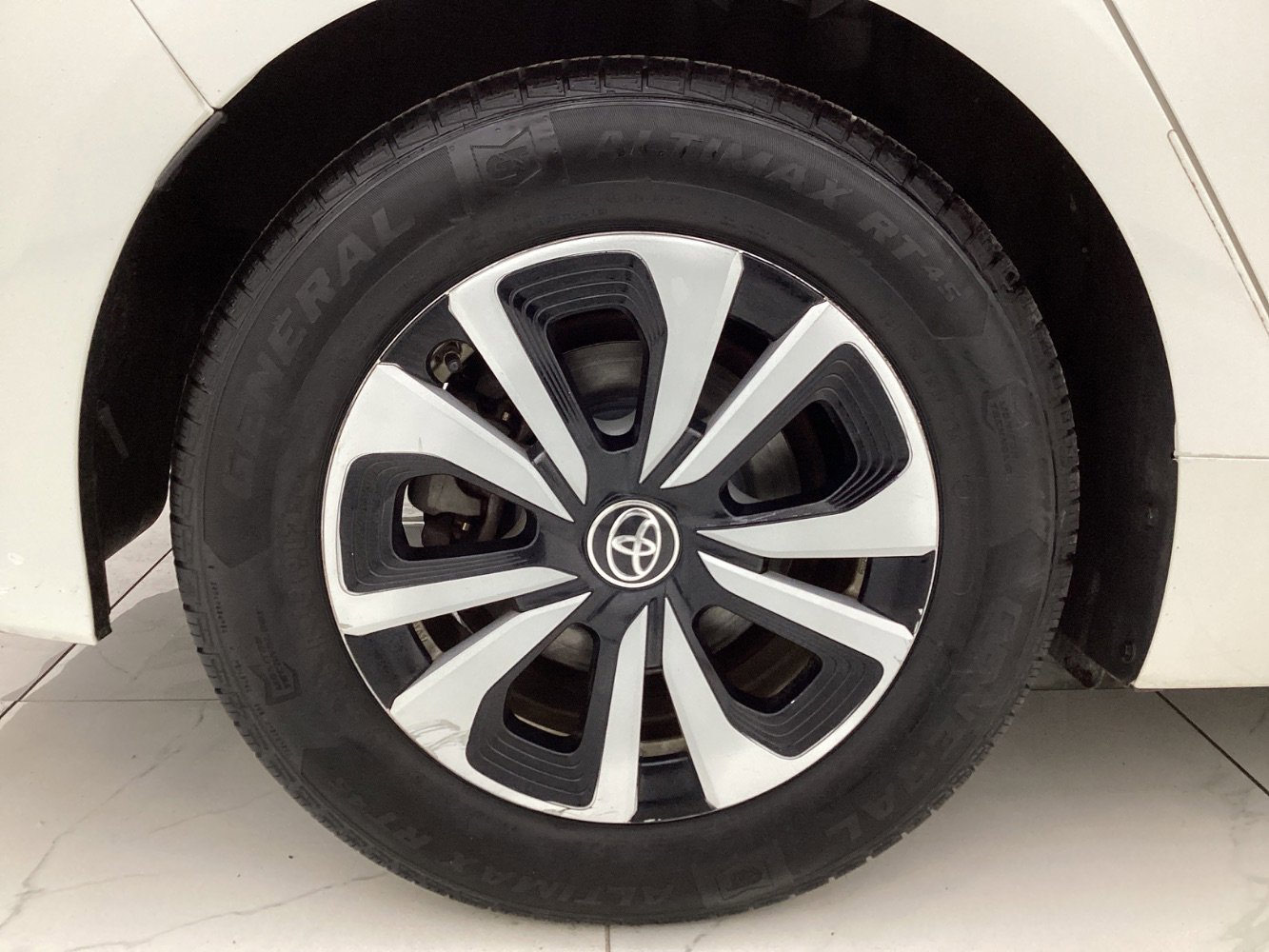 Used 2018 Toyota Prius Prime Premium image 43