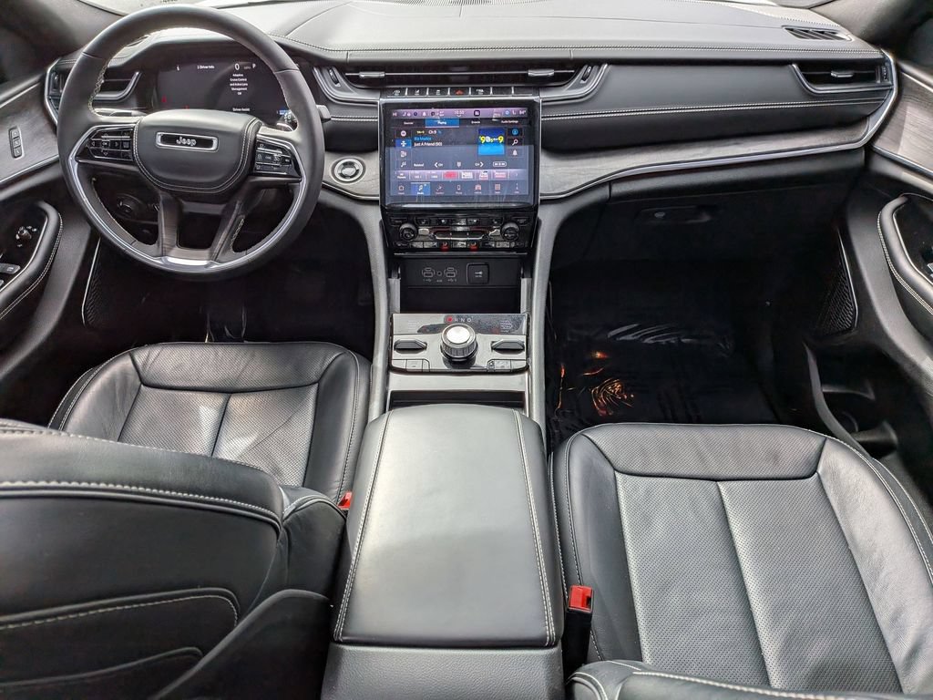 Used 2025 Jeep Grand Cherokee Overland AWD/4WD image 22
