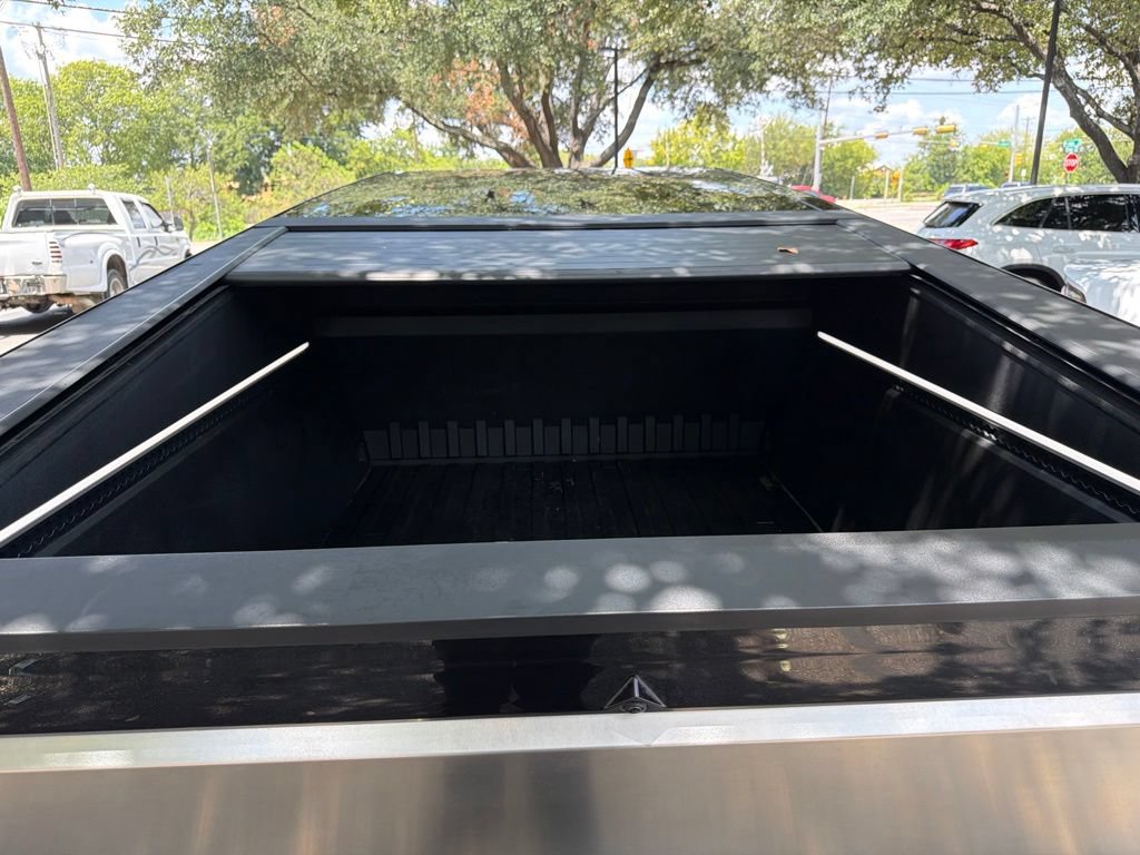 Used 2025 Tesla Cybertruck AWD Crew Cab image 24