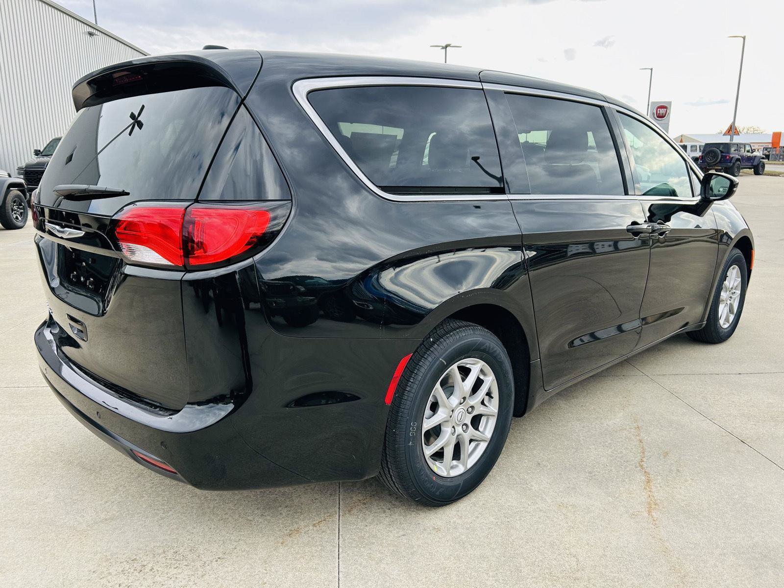 New 2026 Chrysler Voyager LX FWD image 39