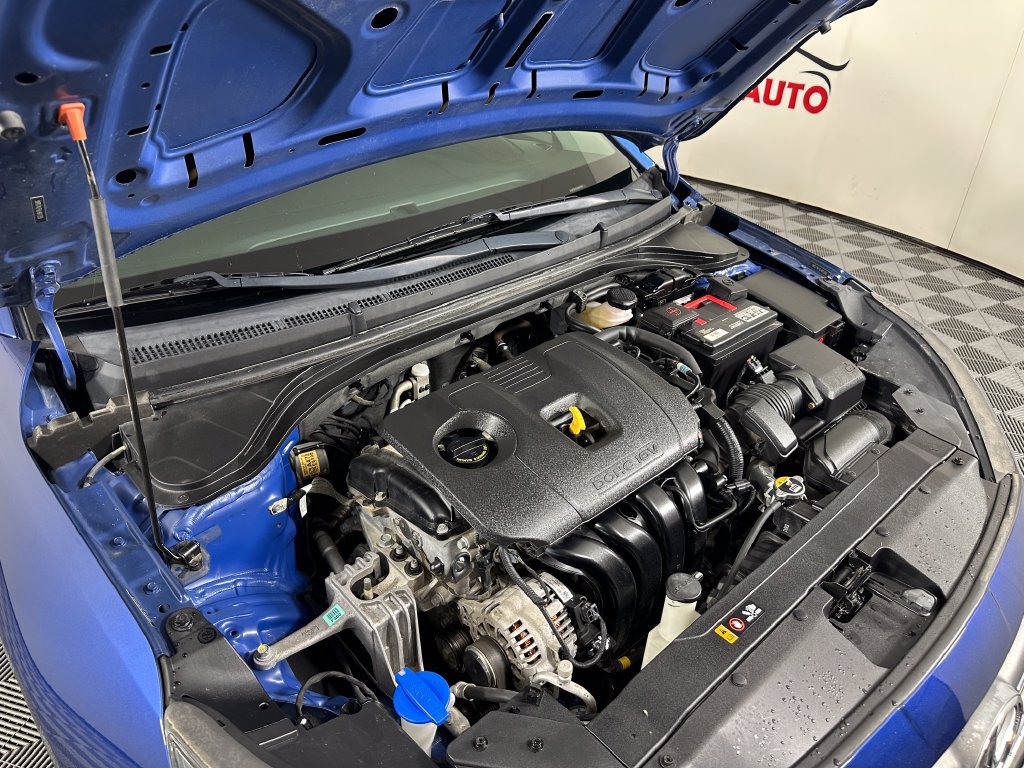 Used 2020 Hyundai Elantra SE FWD image 13
