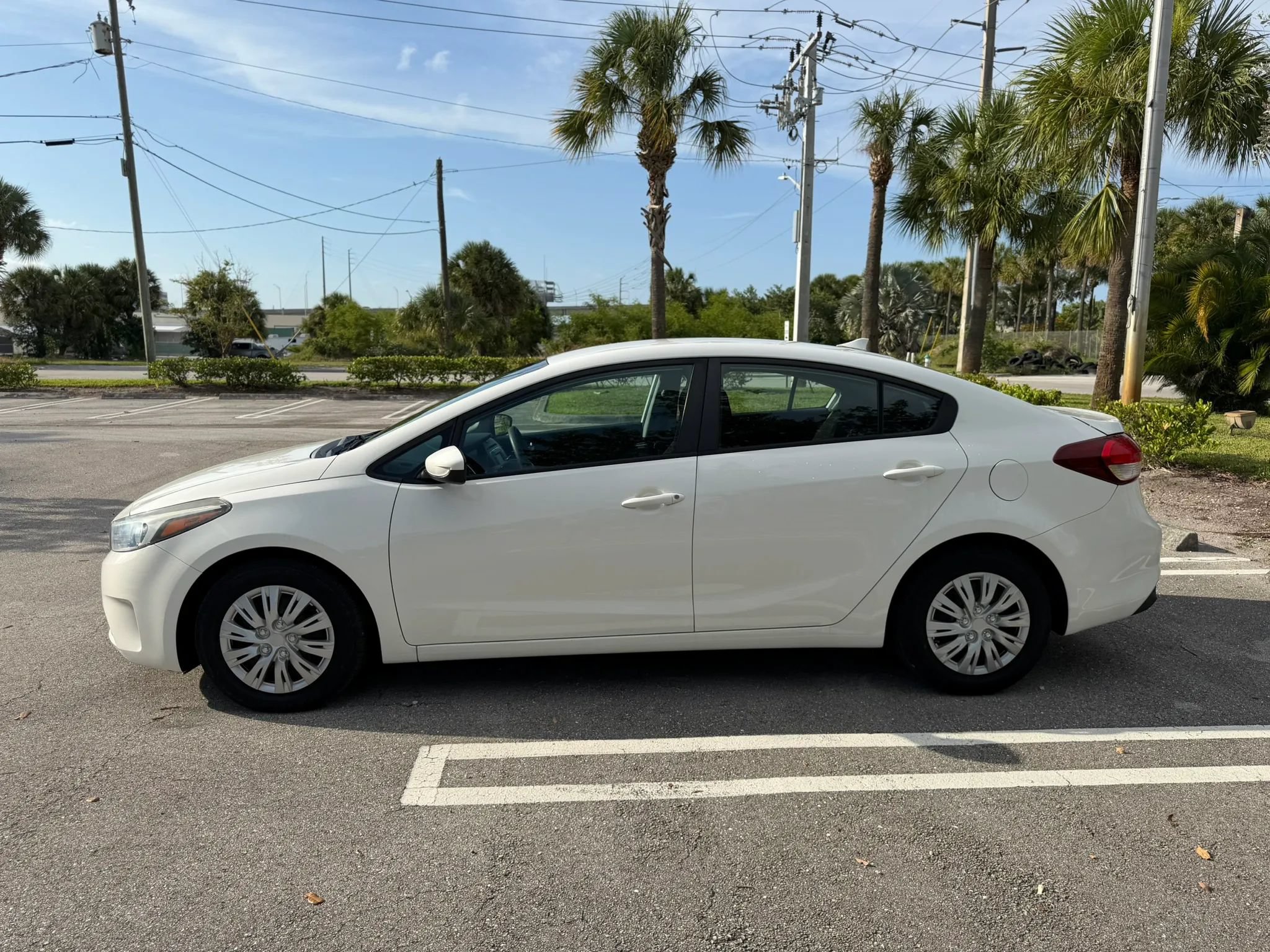 Used 2017 Kia Forte LX FWD image 4