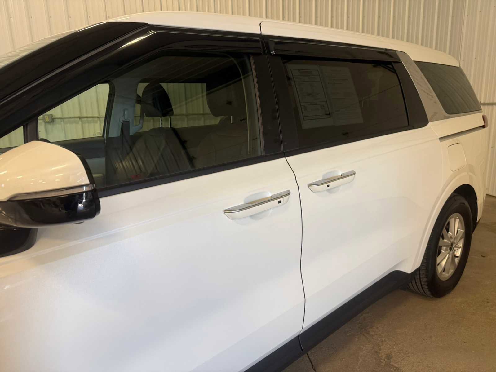 Used 2024 Kia Carnival LX FWD image 7