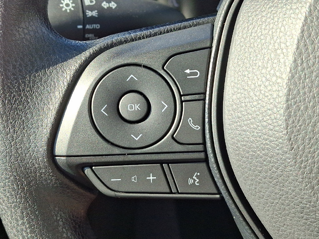 Used 2027 Toyota Corolla LE FWD image 21