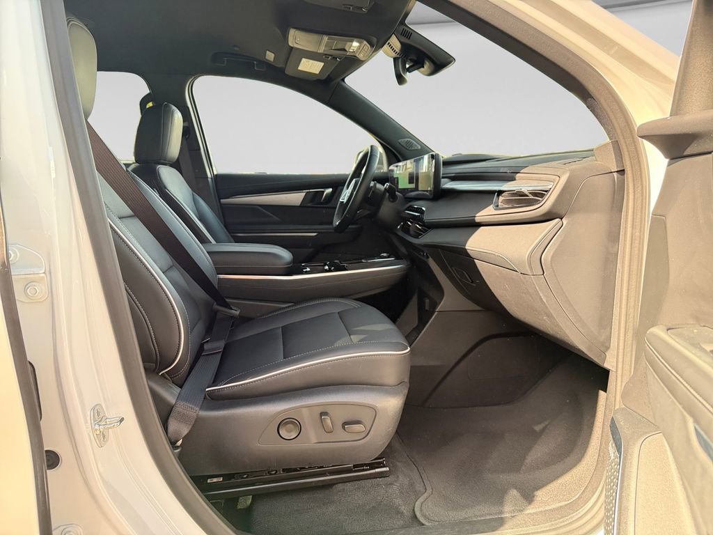 Used 2025 Buick Enclave Preferred image 17