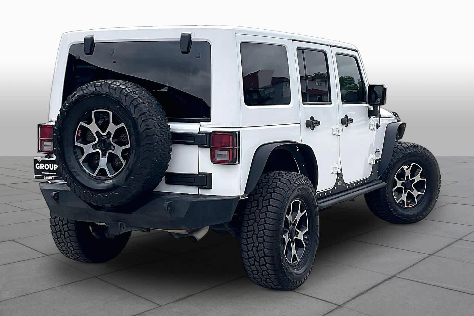 Used 2015 Jeep Wrangler Unlimited Sahara AWD/4WD image 12