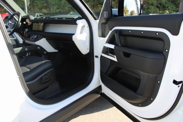 Used 2024 Land Rover Defender 110 S image 28