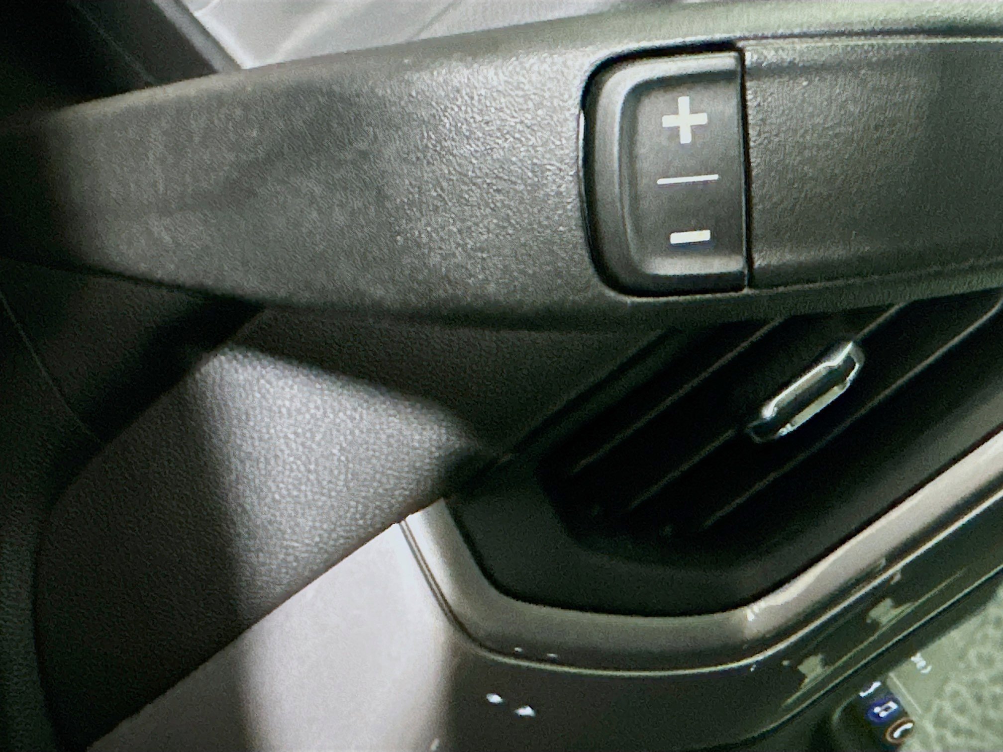 Used 2023 Chevrolet Silverado 1500 Custom image 21