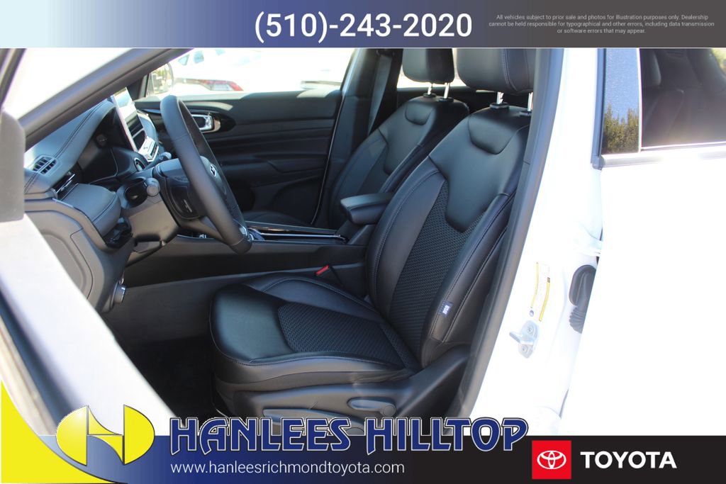 Used 2026 Jeep Compass Latitude image 12