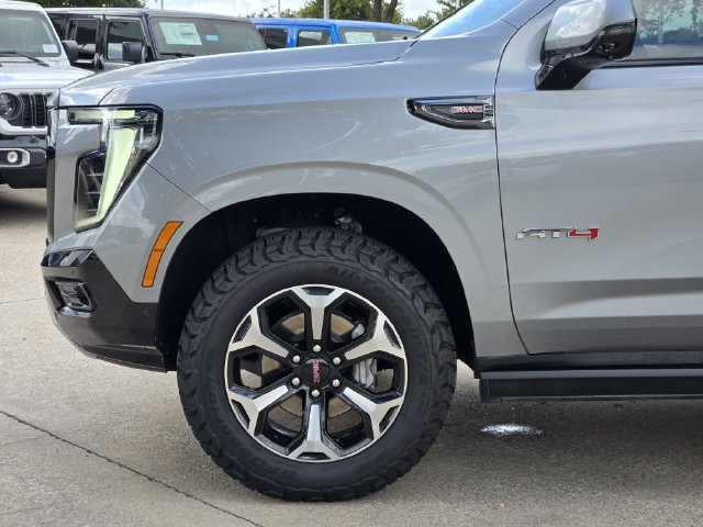 Used 2025 GMC Yukon AT4 w/ AT4 Premium Package AWD/4WD image 9