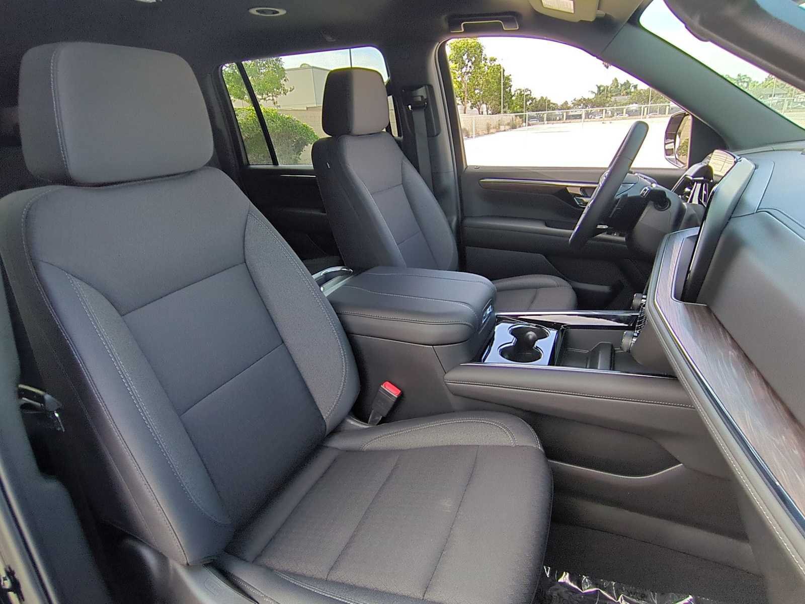 New 2026 Chevrolet Suburban LS RWD image 27