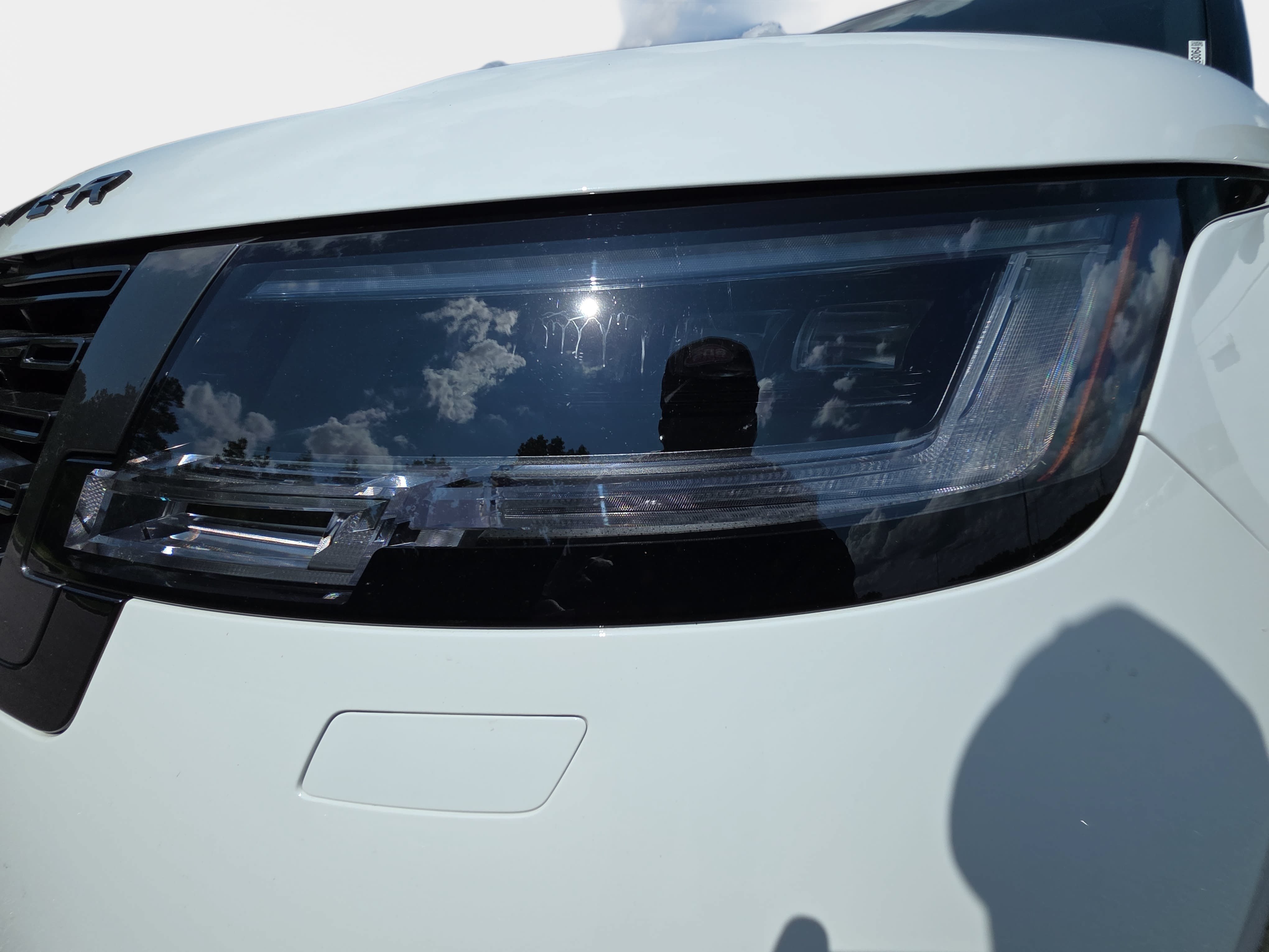 Certified 2025 Land Rover Range Rover SE AWD/4WD image 32