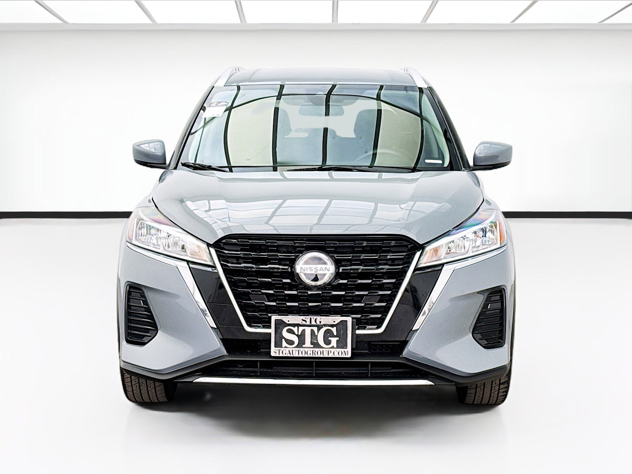 Used 2021 Nissan Kicks SV FWD image 2