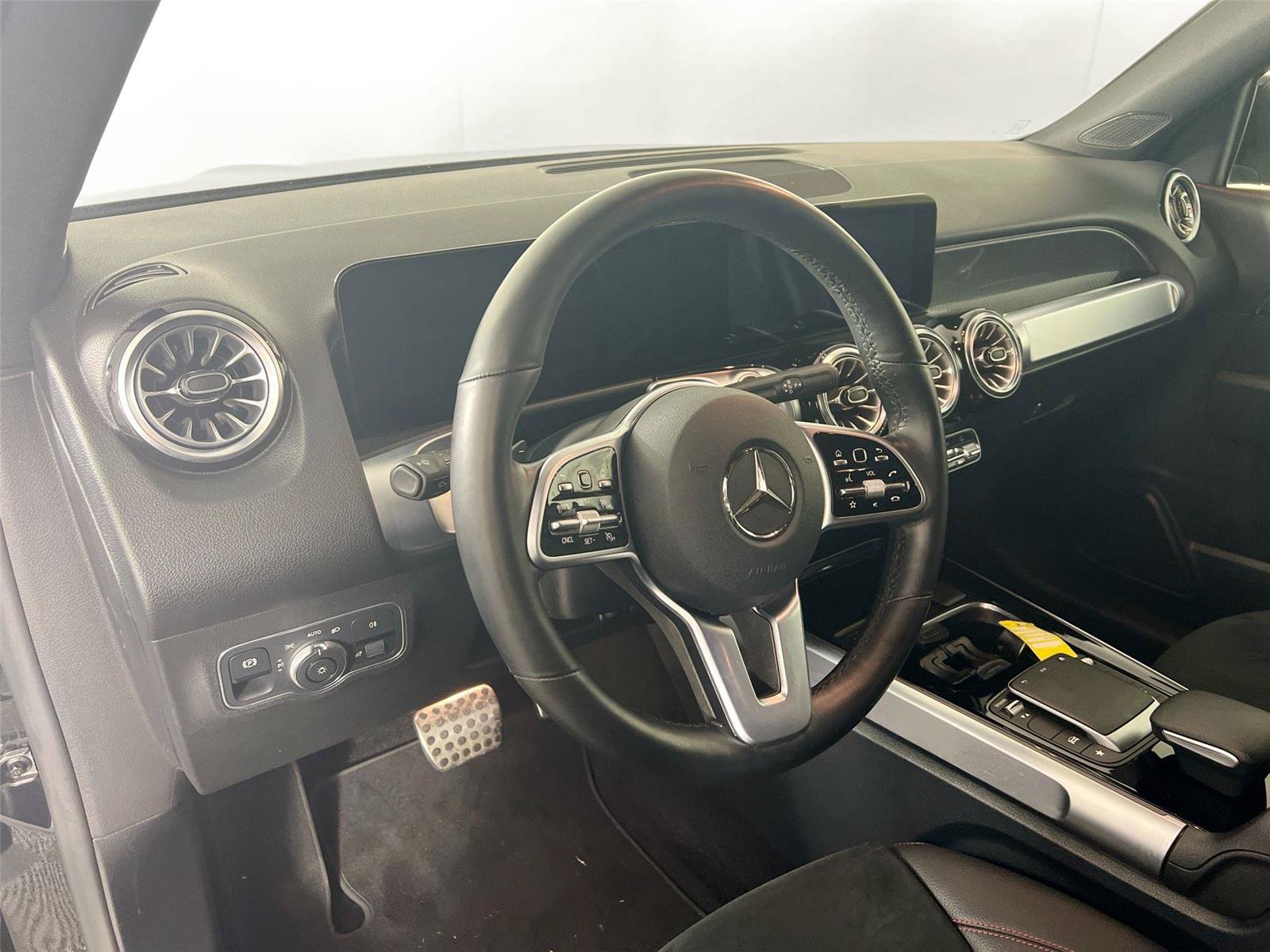 Used 2022 Mercedes-Benz GLB 250 4MATIC image 10