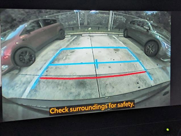 Used 2024 Toyota Highlander XLE FWD image 13