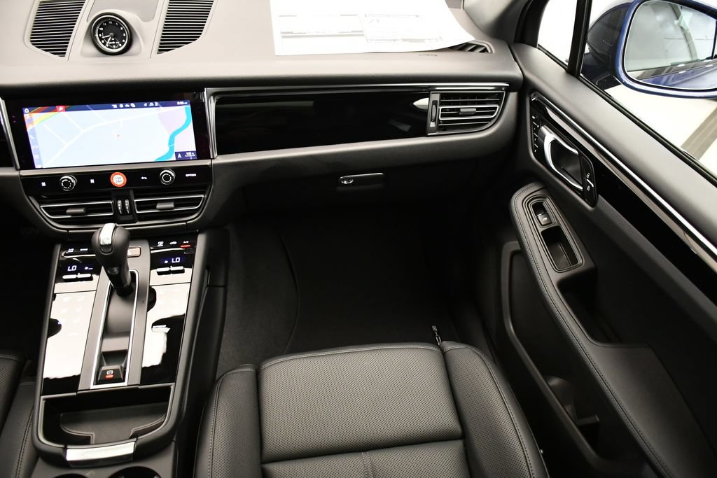 Certified 2026 Porsche Macan AWD/4WD image 24