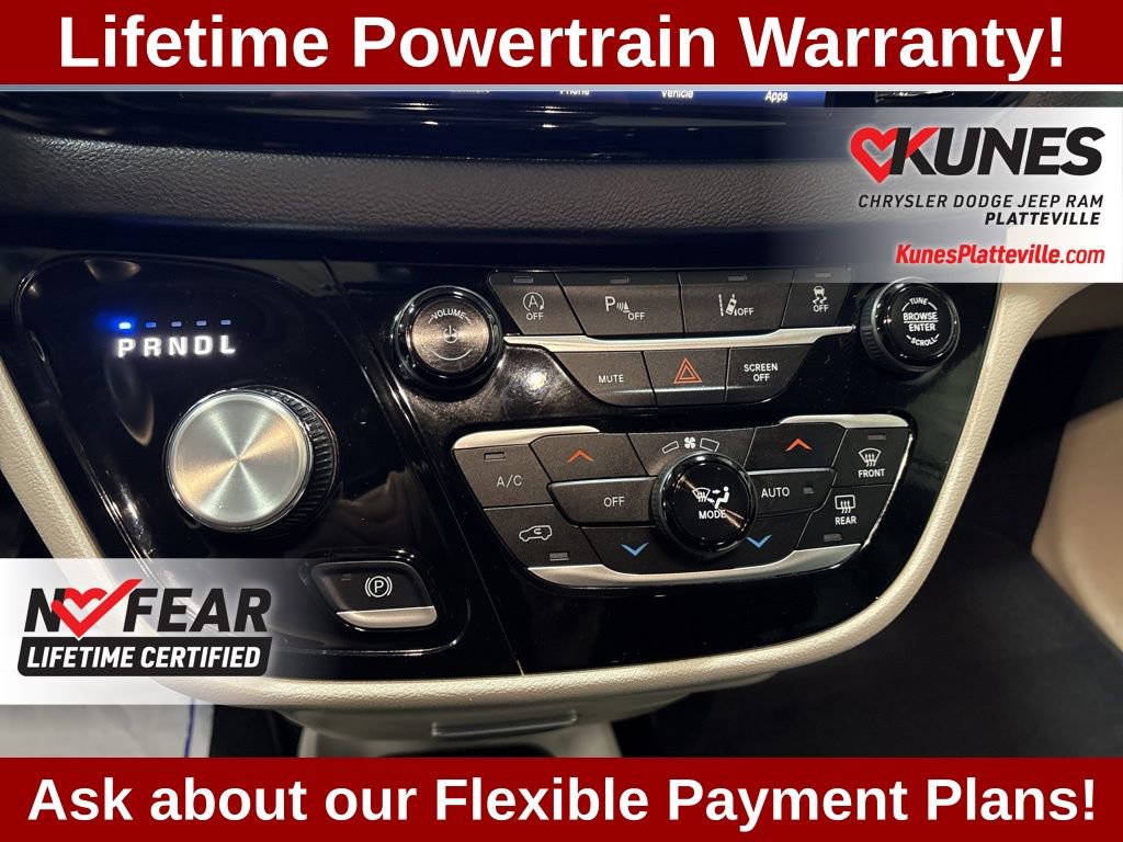 Used 2024 Chrysler Pacifica Touring-L image 28